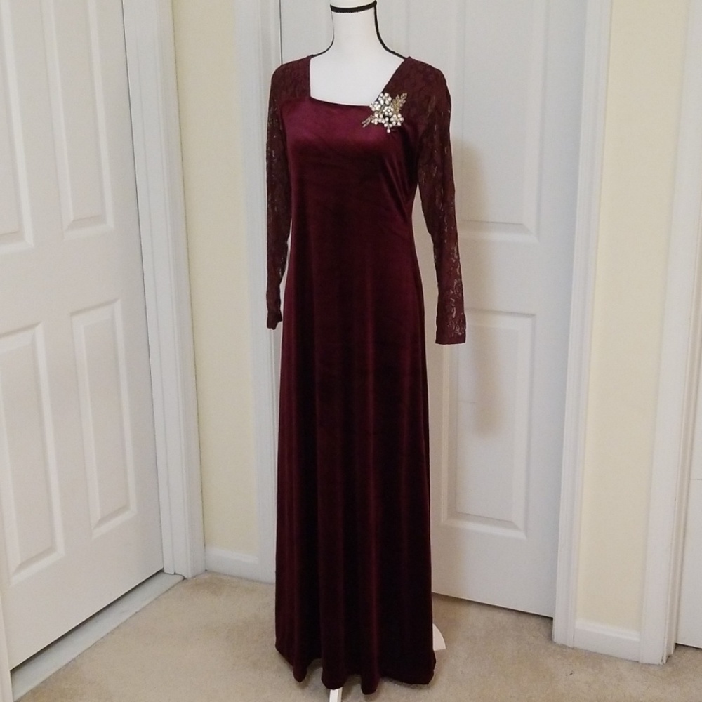 Boutique Lace & Light Velvet Maroon Maxi Dress S